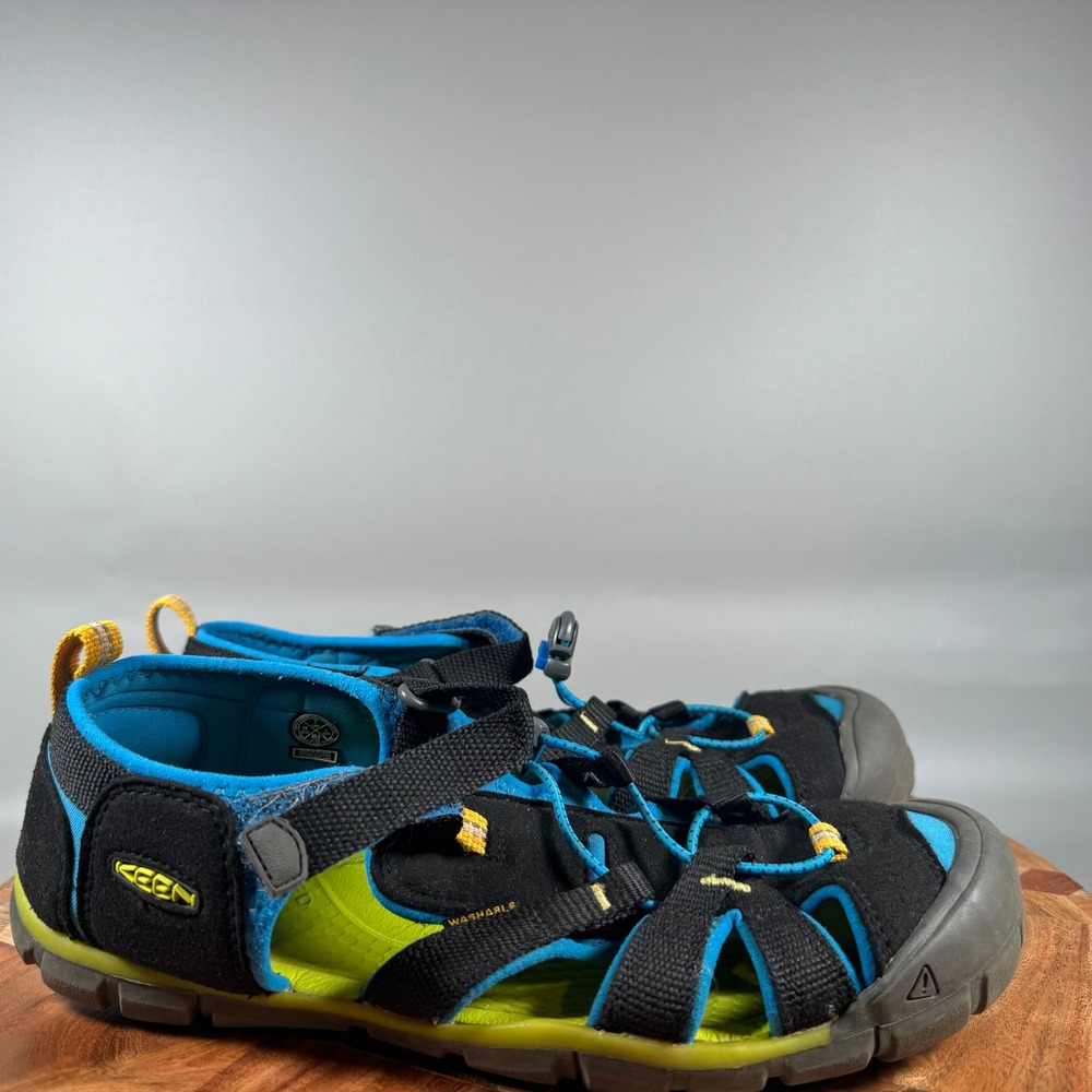 KEEN Clearwater CNX Womens 8.5 Youth 7 Black Blue Yellow Hiking Water Sandals